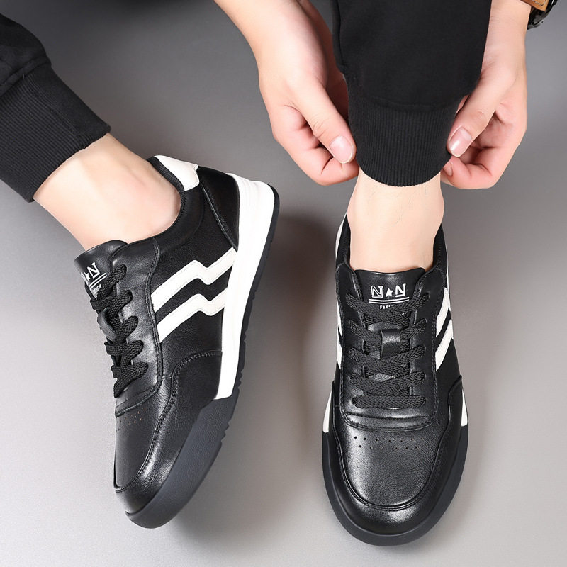 Giày sneaker nam da bò thật phối màu tương phản, cổ thấp, đế bệt — Màu trắng, Màu đen