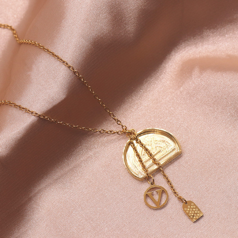 现货不锈钢中古贴皮项链锁骨链 凹槽半圆贴皮吊坠项链饰品毛衣链