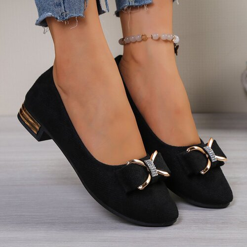 Your shoe cabinet must be missing a pair of these single shoes, they go even better with skirts!