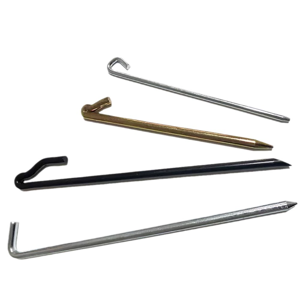 Производитель поставляет аксессуары для уличных палаток: четырехгранная квадратная, 7-образная, зеленая плоская железная кольевая заклепка для крепления к земле, легкая и портативная.