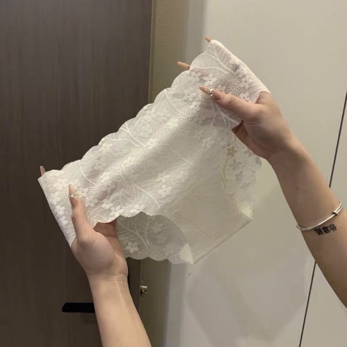 Seamless Nude French Lace Underwear for Women, Comfortable Pure Cotton Bottom Crotch 2025 New Mid-Low Waist Yoga Briefs