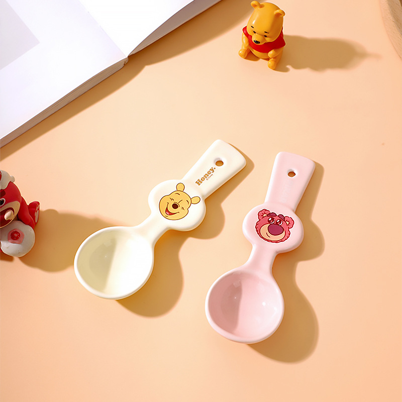 Cuchara de comida para niños de dibujos animados de Disney Cuchara de alimentos para bebés Vajilla para el hogar Cuchara de postre de cerámica de alto valor