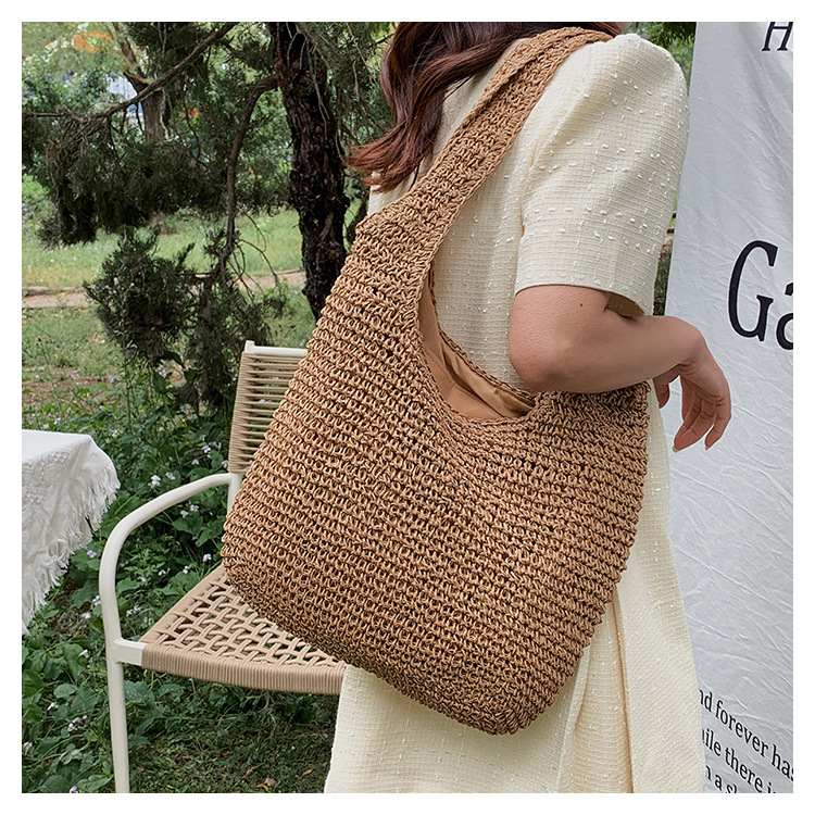 Summer Beach Straw Woven New Large Capacity Shoulder Woven Underarm Tote Bag display picture 3