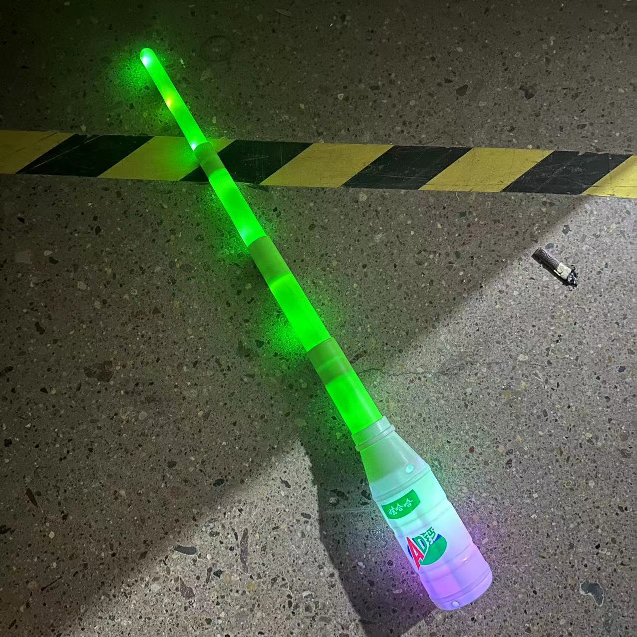 Directo de fábrica espada de rábano retráctil rábano palo cuchillo zanahoria forma descompresión juguete creativo impresión 3D Internet celebridad