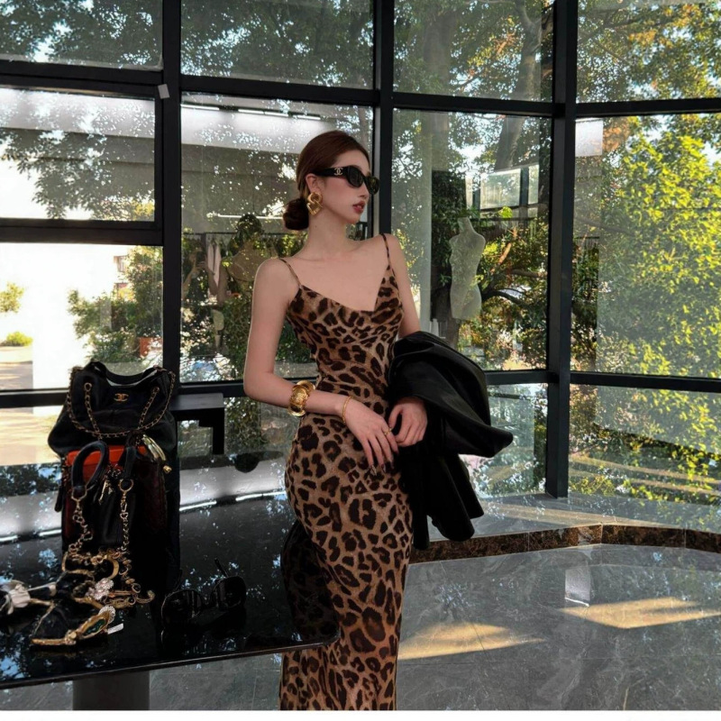 Hot Girl Leopard Print Suspender Backless Strappy Dress for Women, Summer Pure and Alluring Style, Versatile Slimming Gown with Slit Long Skirt
