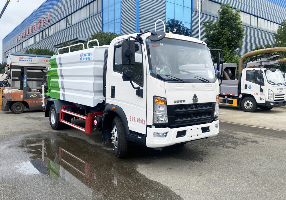 7-ton blue license plate heavy-duty HOWO sprinkler truck, Hubei Chengli brand 7-cubic-meter landscaping and construction site sprinkler truck, dust suppression vehicle