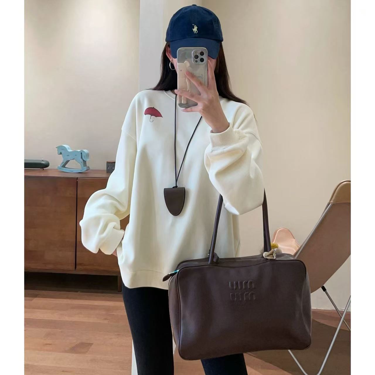 柜1000+小众印花奥利绒细腻柔软加厚加绒圆领卫衣女25冬Z1022W