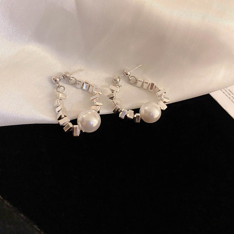 Aguja de plata Zircon en forma de U plisada pendientes curvados personalizada estilo frío serie de plata pendientes simples nichos pendientes de temperamento