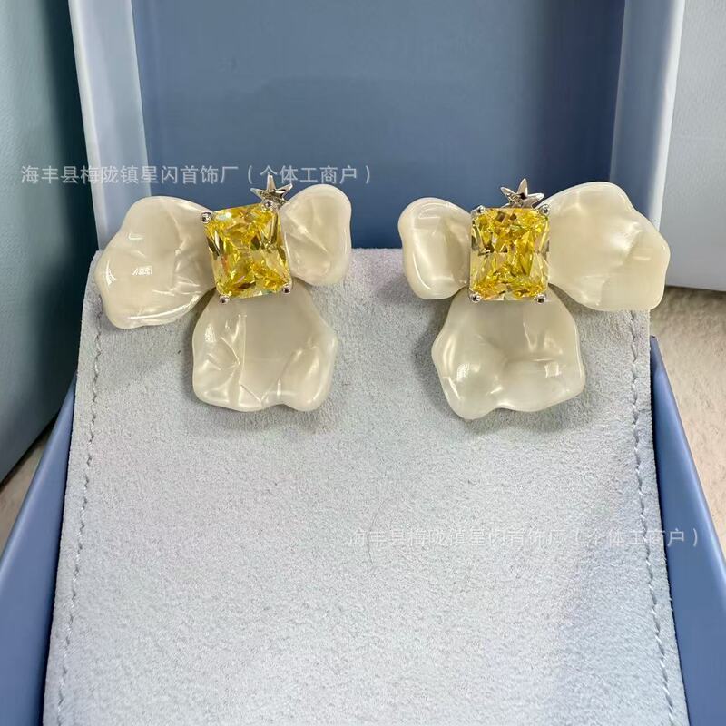 Where white iris cube sugar earrings detachable DIY simple personalized ear clip earrings Where white iris cube sugar earrings detachable DIY simple personalized ear clip earrings