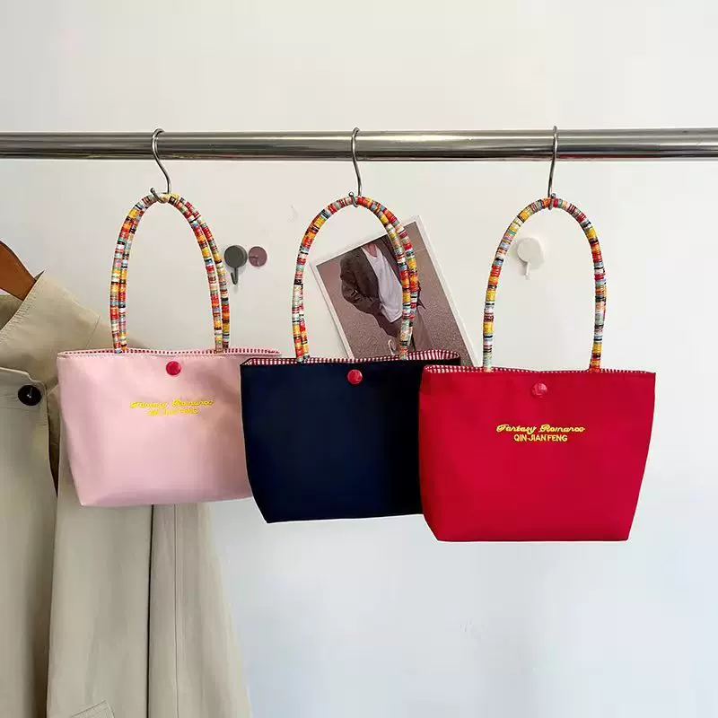 设计质感刺绣字母手提包可爱精致手机包便携百搭通勤外出手机包女