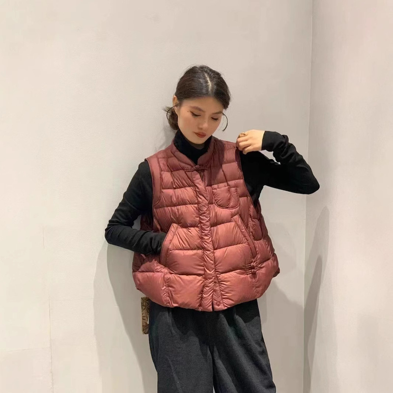 Down Jacket Vest Short Women's 2025 Autumn and Winter New Retro Buckle New International Vest Vest Light Short Jacket