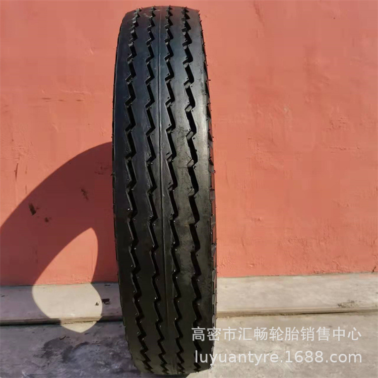 9.00-20 尼龙 解放车 拖轮胎 900-20 顺纹轮胎