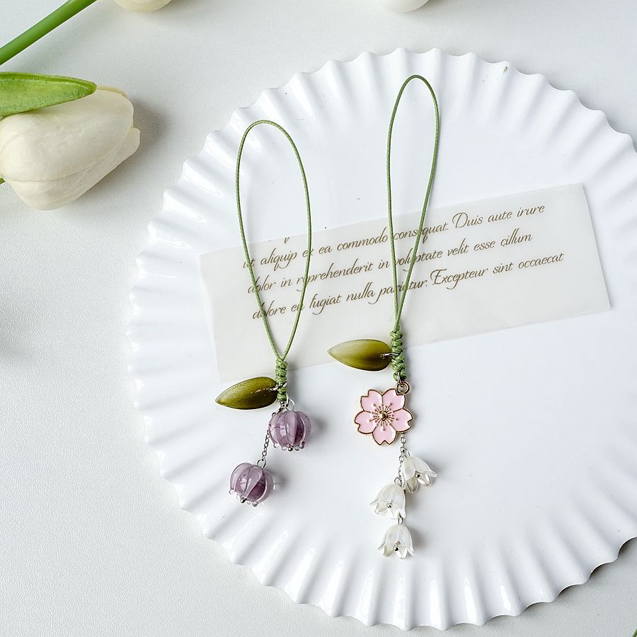 Japanese and Korean handmade creative tulip flower keychain, personalized trendy short mobile phone bracelet pendant jewelry wholesale