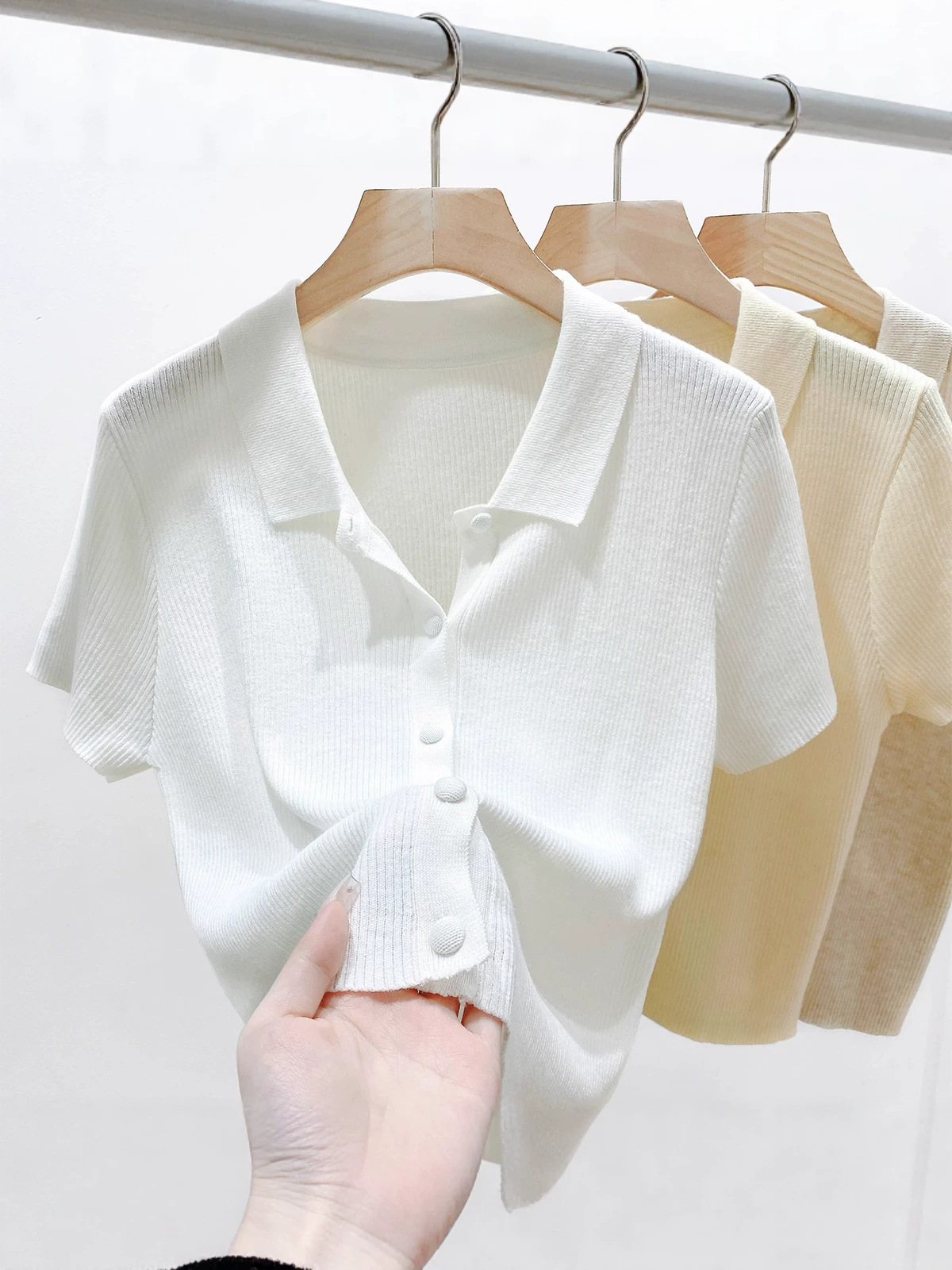 Áo thun polo nữ tay ngắn cổ bẻ chất liệu len lụa mát mẻ — màu trắng