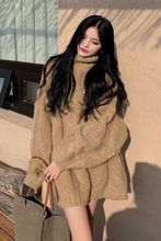 秋冬卡其色高领毛衣2025新款爆款中长款慵懒风针织麻花宽松上衣女