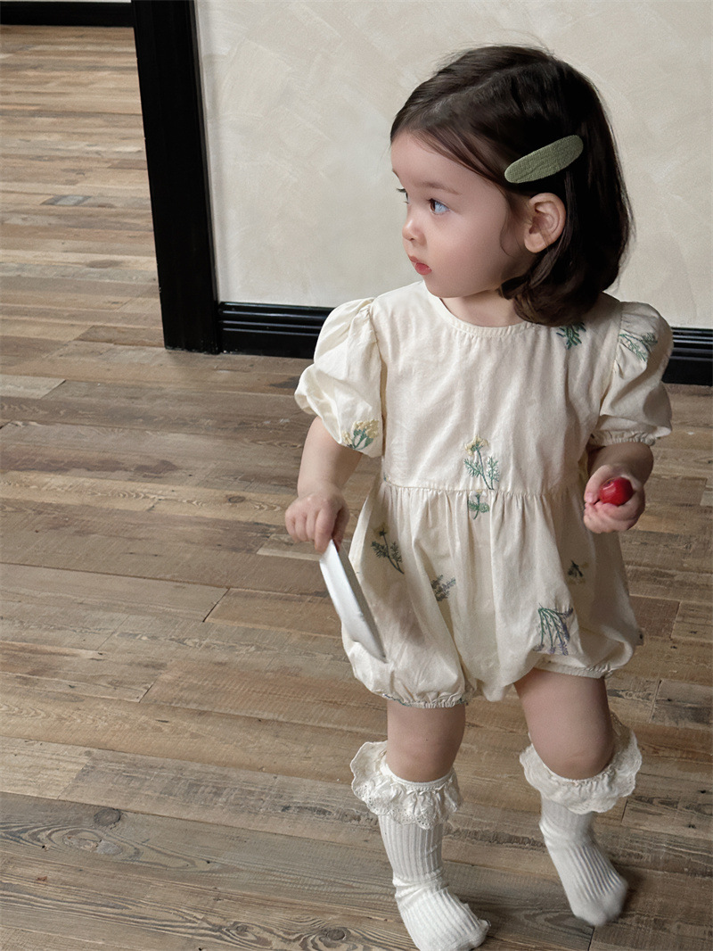 Falda-romper para bebé para verano, ropa infantil de estilo fino, ropa infantil de estilo coreano para el verano de 2025, romper con botones en la espalda para niñas.