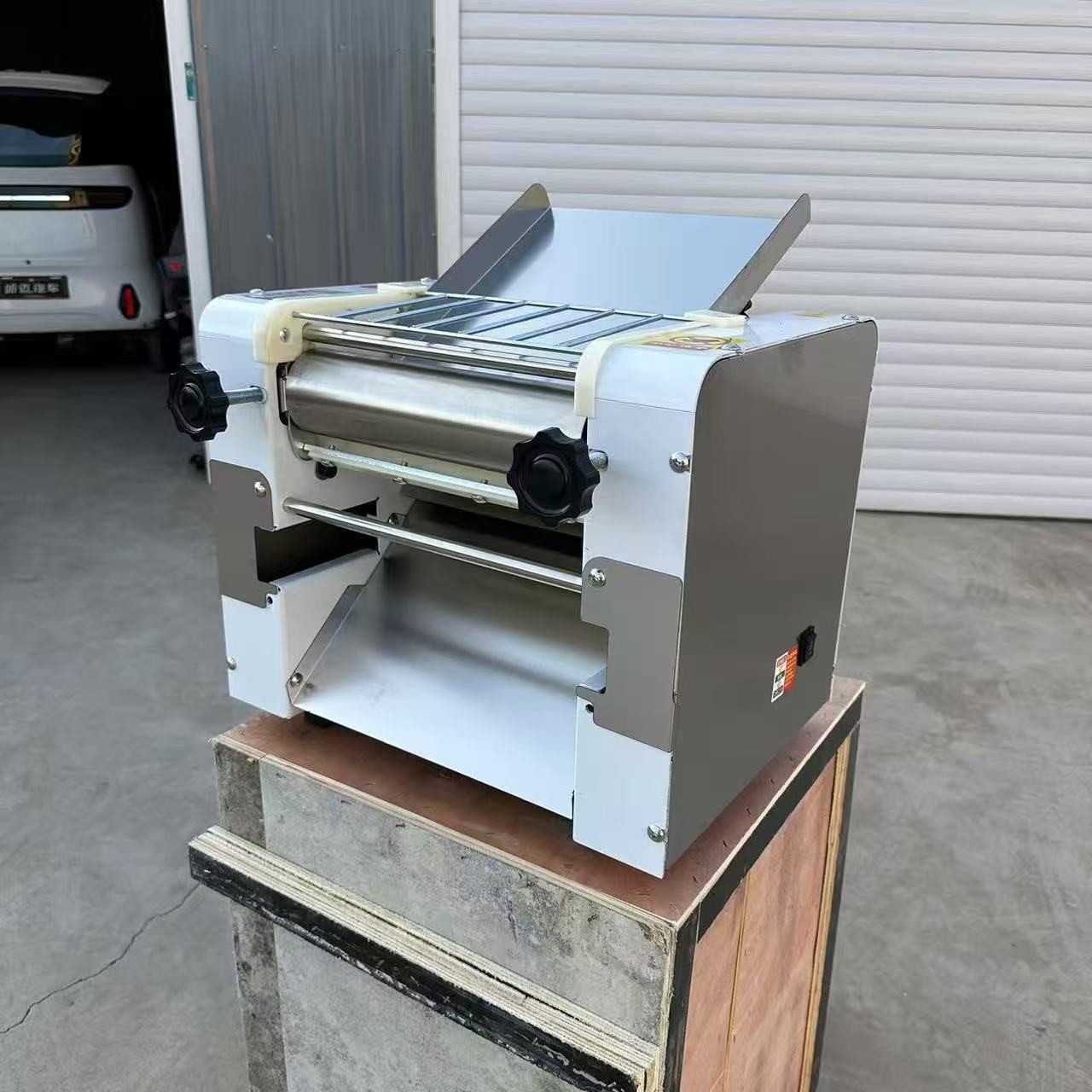 Kommerzielle Nudelmaschine aus Edelstahl für den Schreibtisch, kräftige Knetmaschine, schwarze Nudeln ohne Nudeln, Nudelmaschine für gedämpfte Brötchen und gedämpfte Brötchen