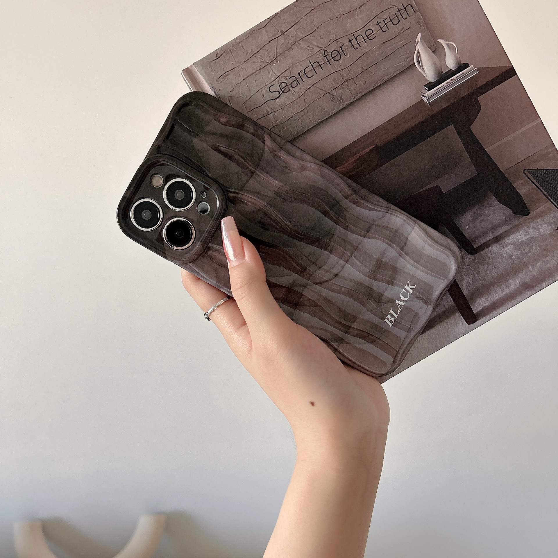 Disparando gradiente negro Apple 16promax Sensación avanzada Sensación tridimensional Raya IP15/14 Funda para teléfono ip15p