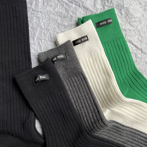 Trendy brand M woven label solid color double needle wide strip mid-length women's socks catwalk stockings pile socks