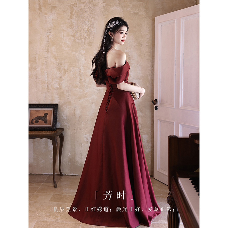 一字肩敬酒服新娘红色缎面显瘦高级订婚礼服裙回门答谢宴声乐艺考|undefined