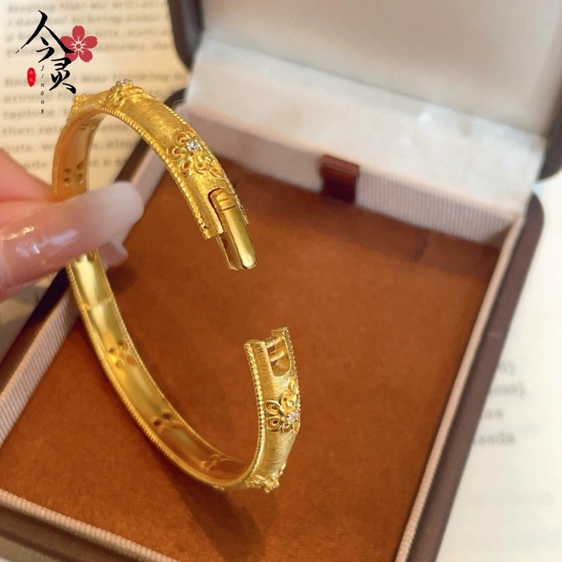 宫廷风复古轻奢拉丝纹点钻蝴蝶卡扣手镯 高级感小众设计拉丝手饰|undefined