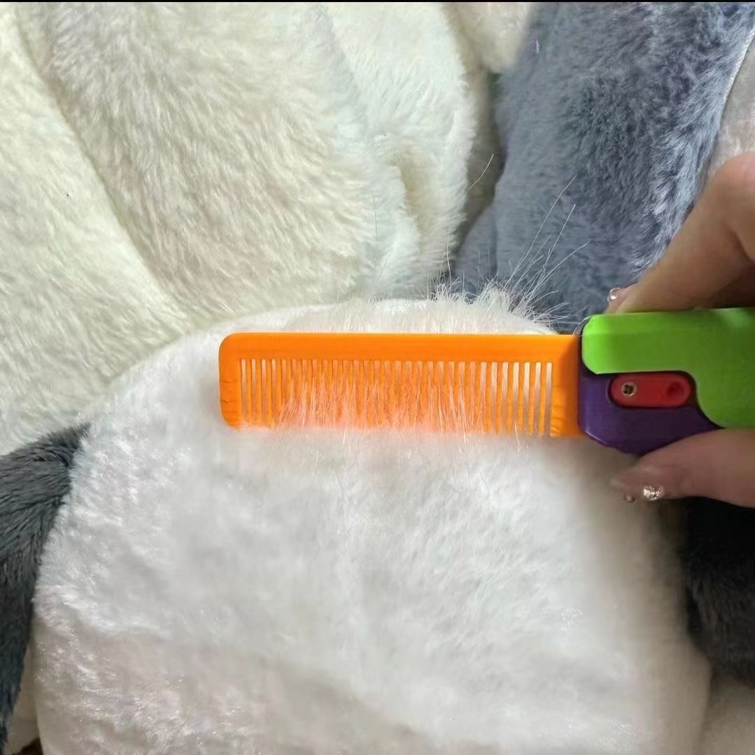 Peine Douyin mismo estilo cuchillo de rábano descompresión 3D cuchillo de gravedad pequeño juguete Pequeño rábano peine rábano cuchillo de mariposa