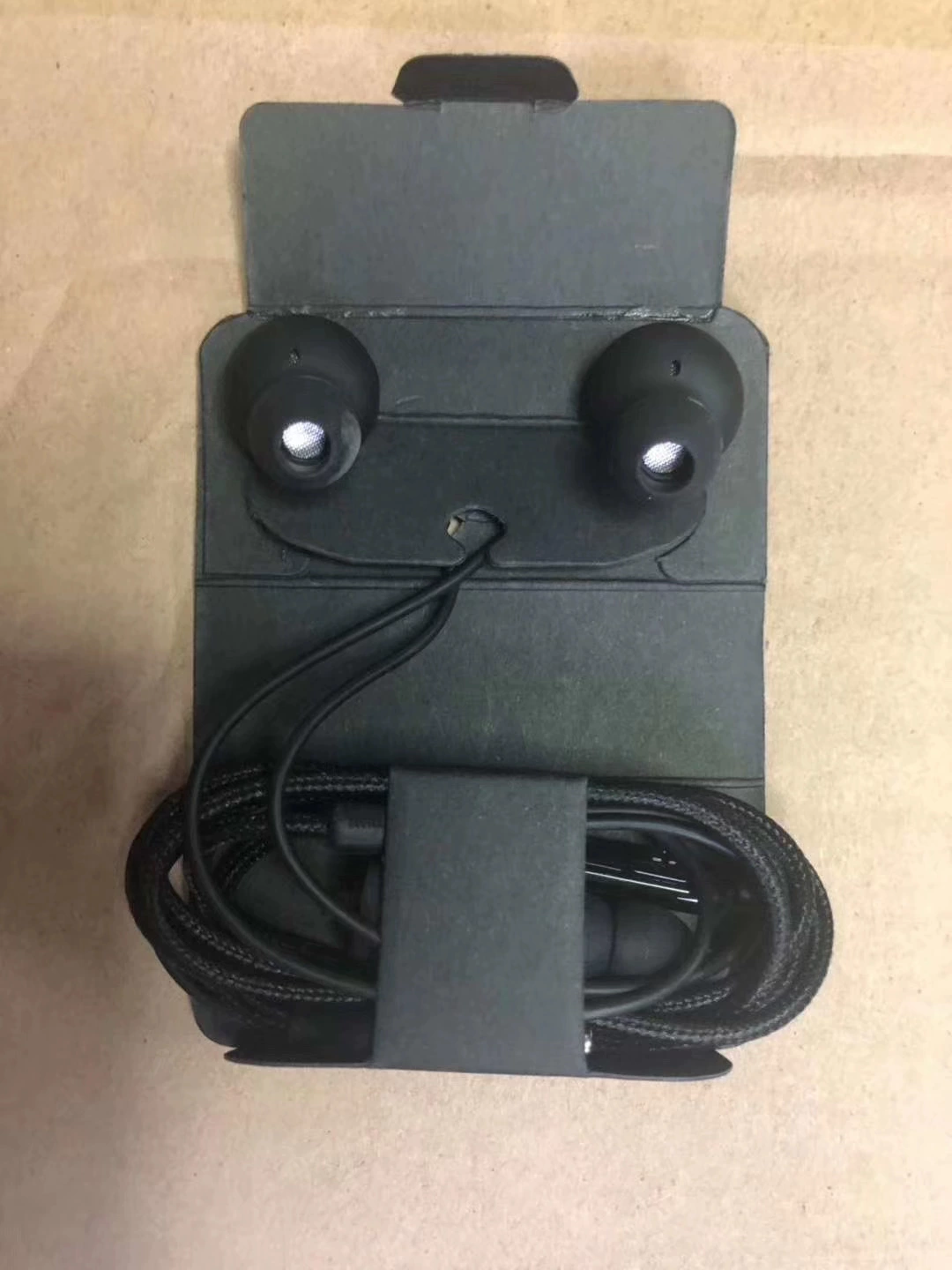 Samsung, compatible three dimensional headphones, S9, S10, wire control