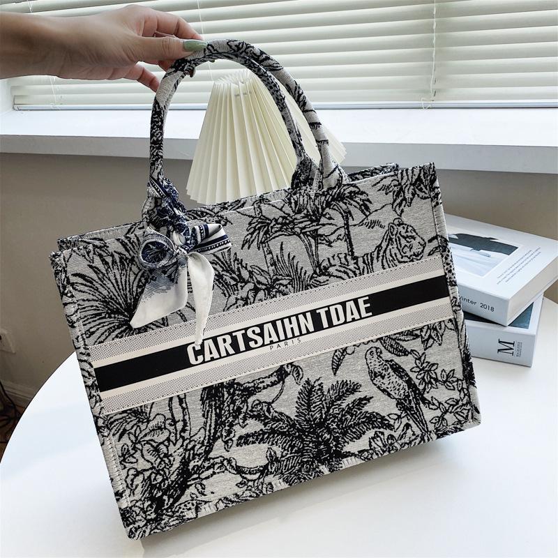 Tote bag women's bag new pearl chain handbag large capacity shoulder slung oil painting silk towel bag wholesale Tote bag women's bag new pearl chain handbag large capacity shoulder slung oil painting silk towel bag wholesale