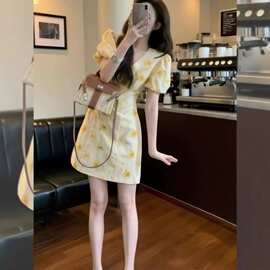 甜美气质印花连衣裙法式高级感泡泡袖小众气质减龄遮肉显瘦a字裙