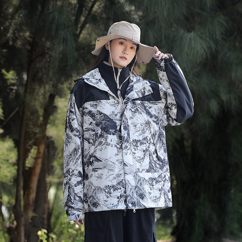 Chaqueta de invierno al aire libre para hombres y mujeres tres en uno de dos piezas de lana engrosada chaqueta de alpinismo a prueba de viento al por mayor en vivo