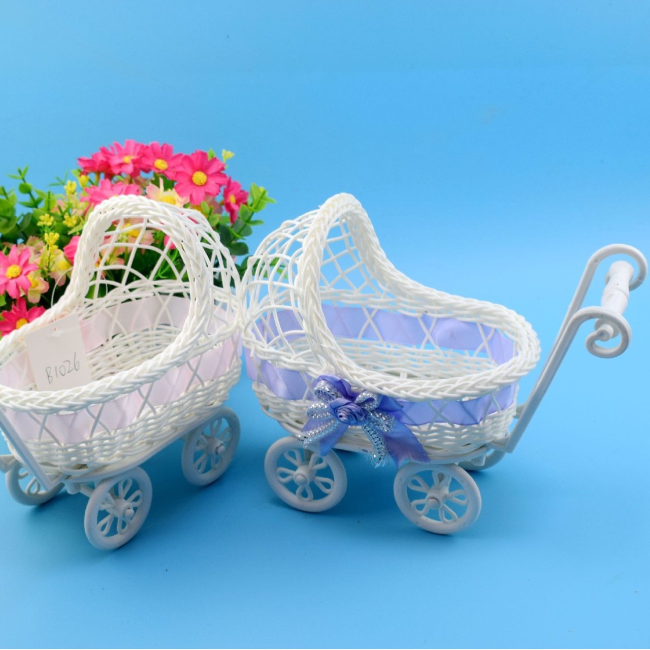 创意四轮小推车仿婴儿篮家居装饰收纳拍摄道具塑胶藤手工编织篮