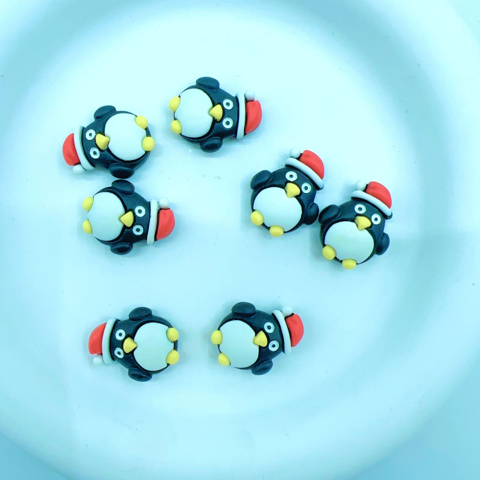 Manufacturer's best-selling Christmas penguin DIY resin accessories for phone cases, cream glue hair accessories, hair clips, earrings, necklaces, handmade items