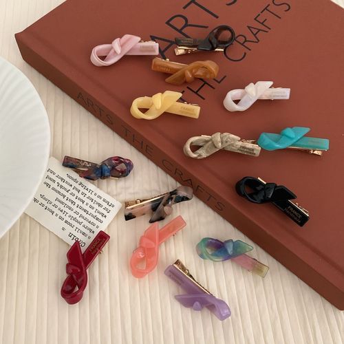 Niche design knotted hair clips, cute and exquisite acetic acid bangs clips, forehead broken hair clips, hair clips, side clip hair accessories