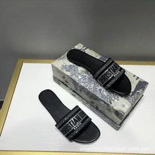 2025夏季新款外穿D字母休闲百搭平底时尚沙滩凉拖鞋水钻一字拖女