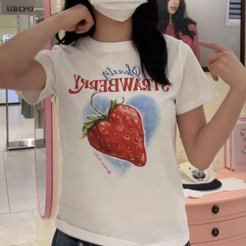 In-Stock Korean Designer Trendy Brand Short-Sleeve T-Shirt with Cute Strawberry Print, Loose-Fitting Korean Style Versatile Top for Women In-Stock Korean Designer Trendy Brand Short-Sleeve T-Shirt with Cute Strawberry Print, Loose-Fitting Korean Style Versatile Top for Women