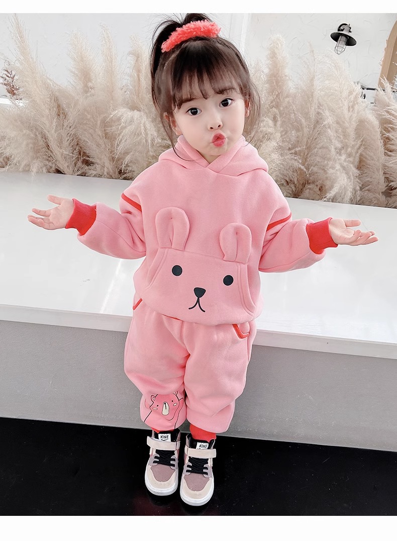 Felpa con cappuccio in peluche per ragazze 2023 nuovo abbigliamento alla moda set in due pezzi in stile occidentale per la versione coreana per bambini_voghion.com