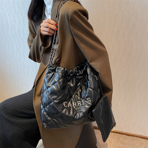 This year's popular bags for women large capacity  new fashion chain shoulder bag texture Internet celebrity rhombus bucket bag