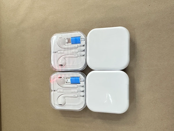 Suitable for phone16/15 wire-controlled USB-C headphones [crystal box]