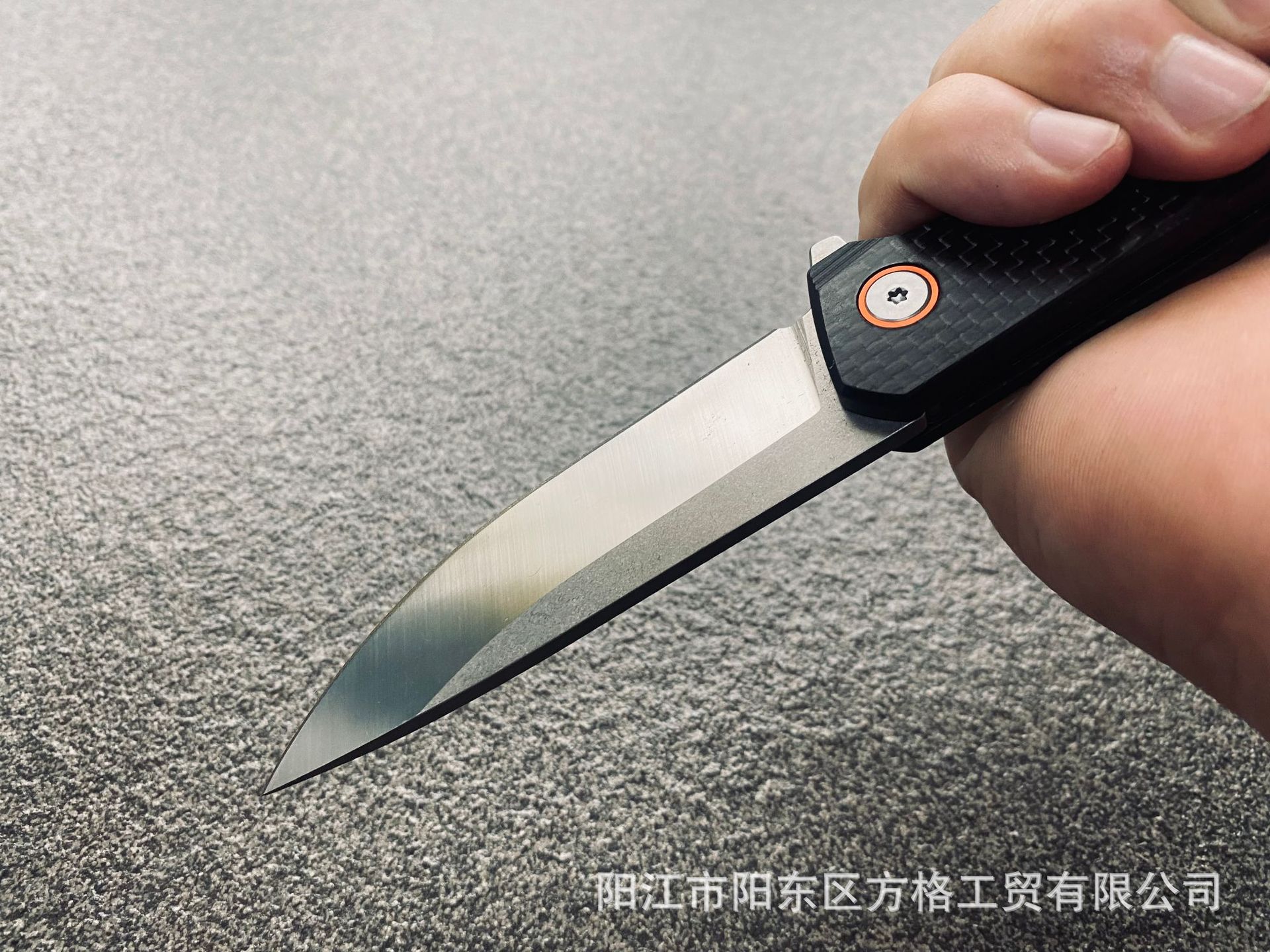 经典碳钎维手柄m390高硬度钢刀刃户外野营战术五金工具防身小刀-阿里巴巴