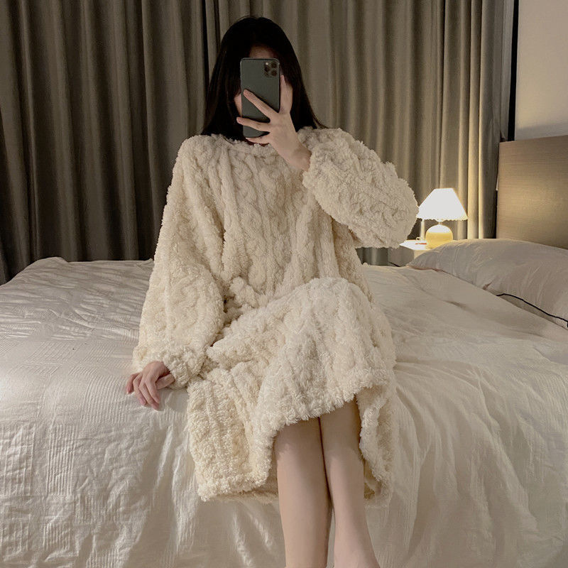 Pijamas de peluche de invierno para mujeres con peluche grueso calentamiento de cuello redondo falda larga de lana de coral ropa de hogar de franela