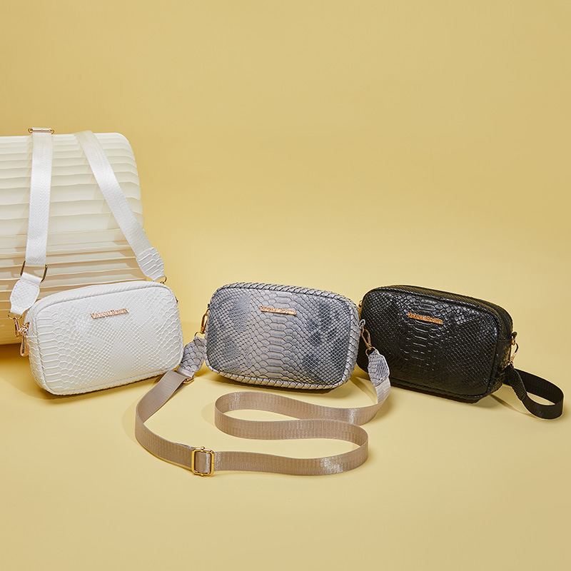 スネークパターンカメラバッグ 2025 女性バッグクロスボーダー VR 女性バッグ卸売多用途携帯電話バッグクロスボディ小さな正方形バッグ|undefined