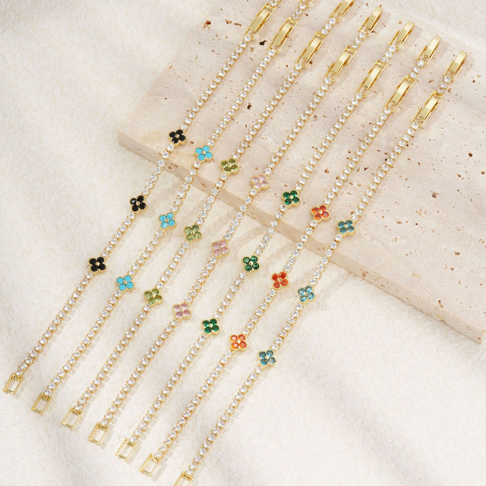 Moxi Cross-Border Zircon Four-Leaf Clover Bracelet for Women, Sweet and High-End Niche Stylish Bracelet, Versatile Hand Jewelry