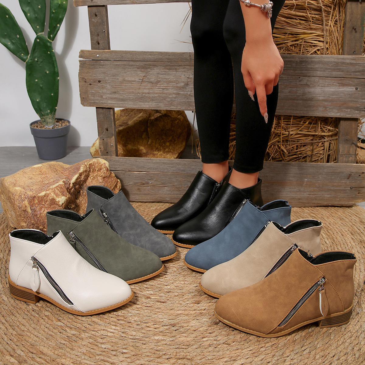 2025跨境秋冬季新款女短靴尖头粗跟双侧拉链欧美风大码跨境女士短