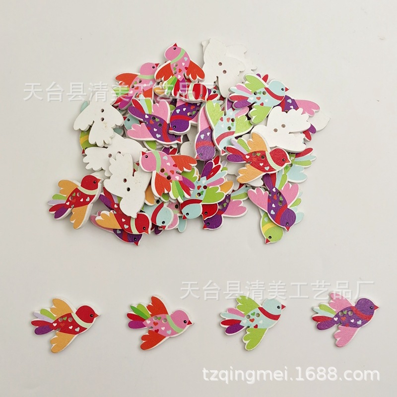 35*28mm accesorios de ropa botones de madera dibujos animados color madera amor pájaro material de bricolaje 50 por paquete
