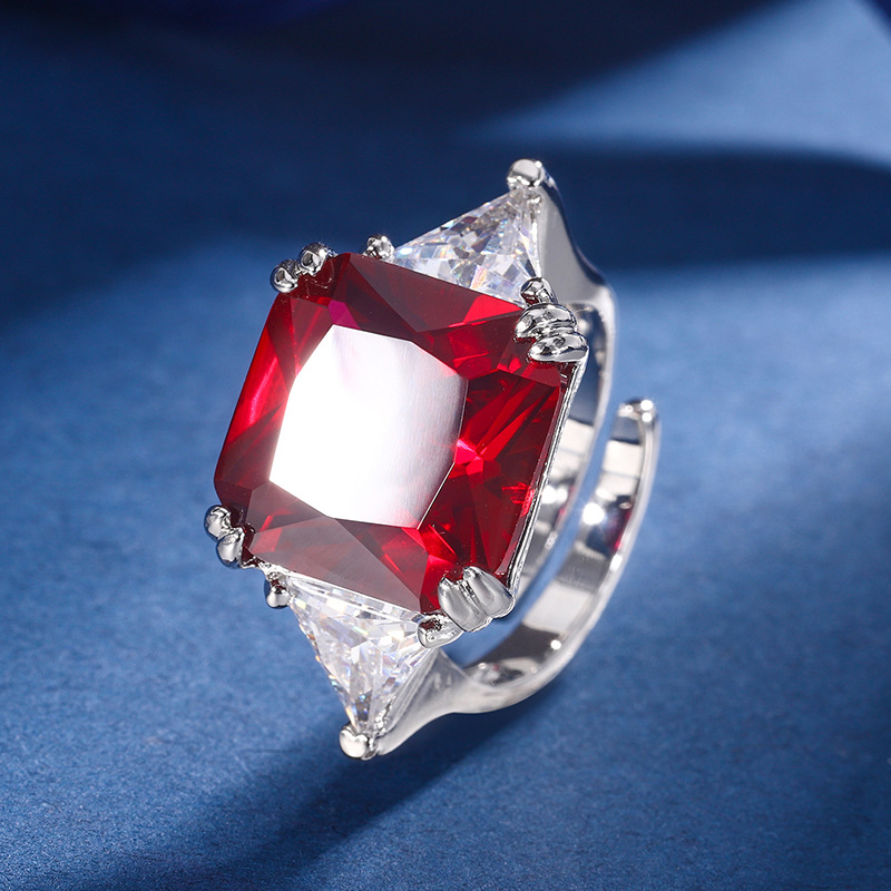 2023 nuevo estilo zhuang sheng joyería de cobre inferior chapado en oro de moda europea y americana imitación color tesoro princesa cuadrado 14*14 anillo para mujeres