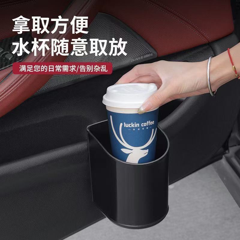 Porta de taza de agua montada en automóvil caja de almacenamiento multifuncional puerta de automóvil respaldo de silla rack de almacenamiento de bebidas universal simple barril de almacenamiento portátil