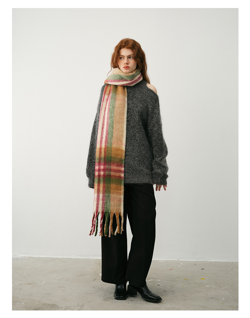 Sciarpa donna in cachemire a quadri con frange invernale_voghion.com