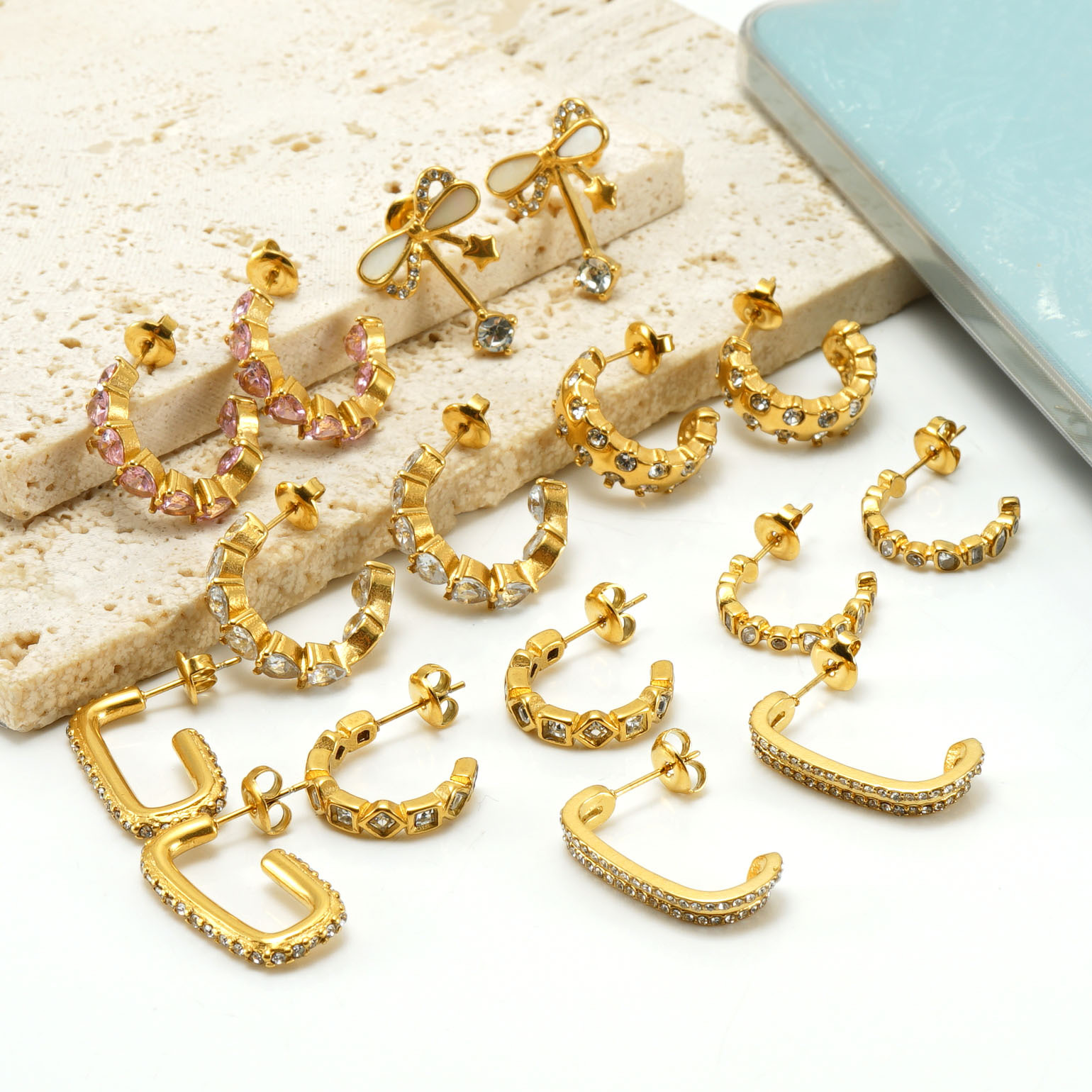 Cruz-frontera nuevo acero inoxidable 18K Luz de lujo pendientes de diamantes hembra nicho europeo y americano personalizado pendientes de diseño al por mayor