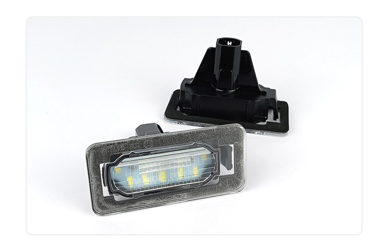 Spot is suitable for TOYOTA Toyota LED license plate light Corolla Corolla 2014-2020 rear license plate light