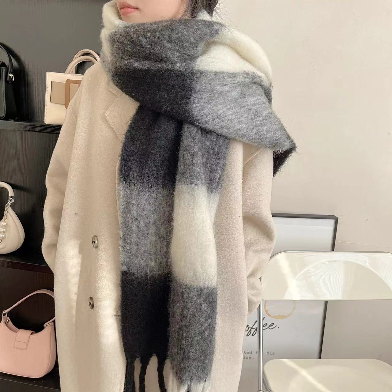 Bufanda Chal Grande de Mohair para Mujer de Poliéster Térmica a Cuadros para Invierno image 3